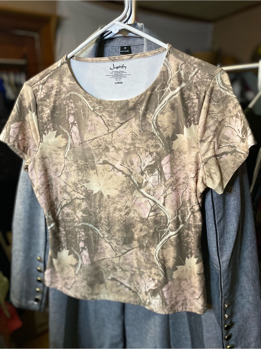 Justify Women’s Short Sleeve Camouflage Tee in Taupe and Light Pink